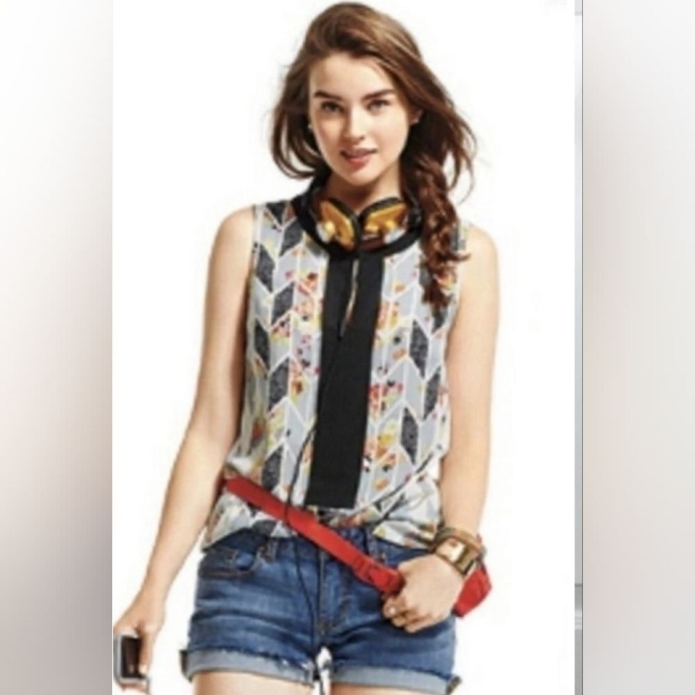 XS Cabi Geometric Floral Sleeveless Top